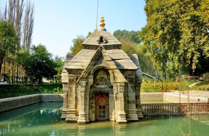 Meruvarddhanaswami Temple (Pani Mandir), Srinagar, Jammu and Kashmir - Vushii.com